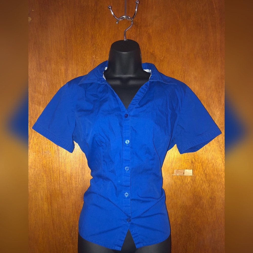 Blue short-sleeve button-down shirt